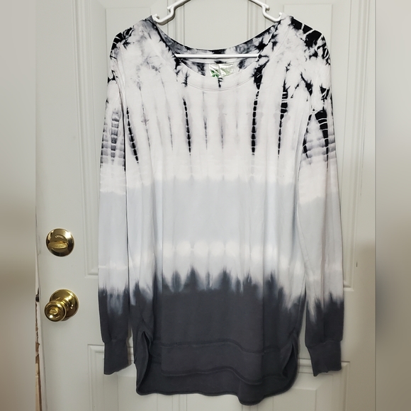 Greentea Women’s long sleeve shirt. Gray tie dye.  Size Medium Super Soft! - Picture 1 of 8